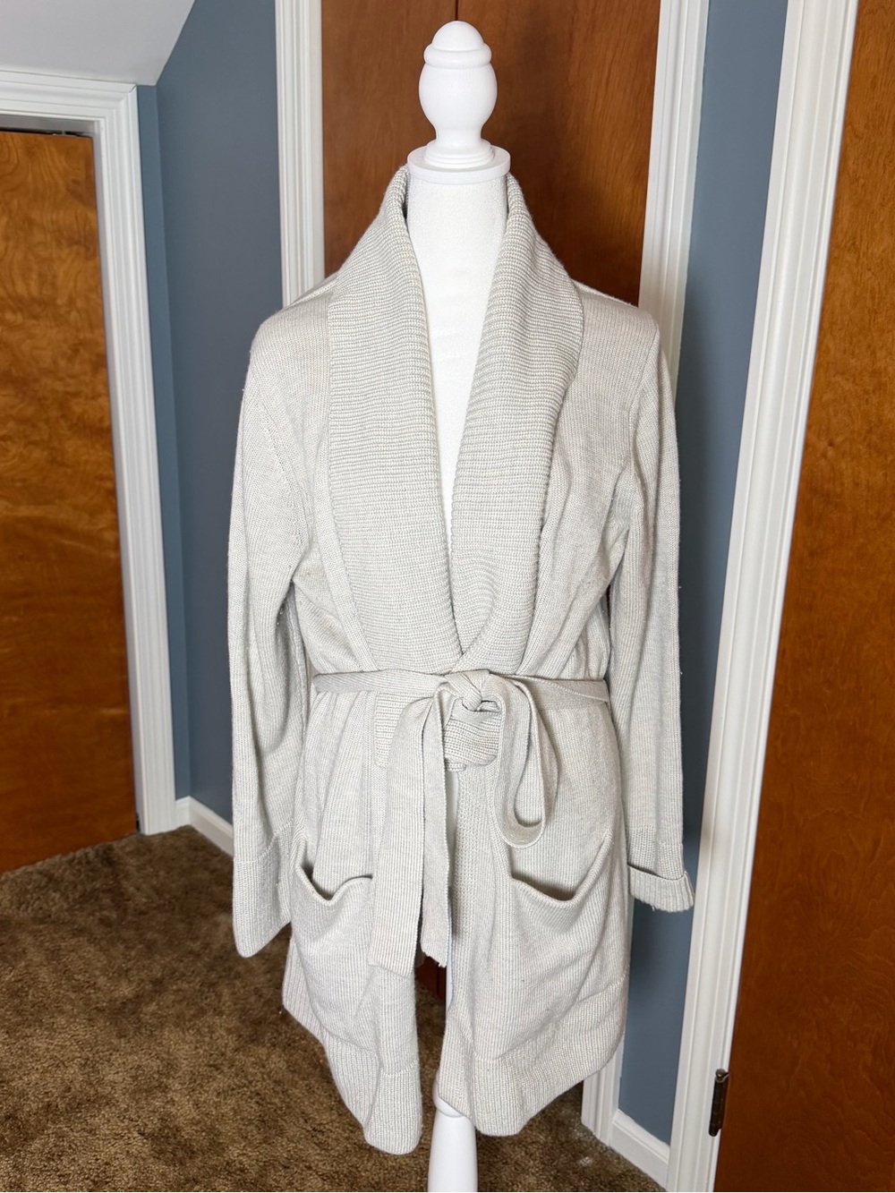 Banana Republic Neutral Gray Shawl-Collar Belted Cardigan. Women’s size large.